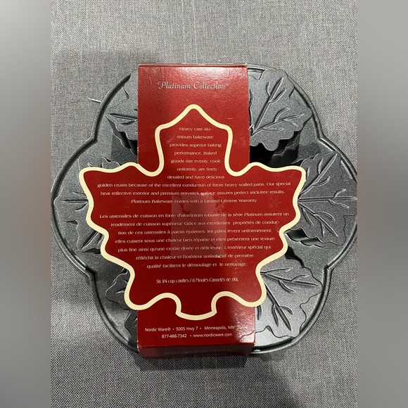 New Nordic Ware irregular maple leaf mini cake pan - Picture 3 of 3